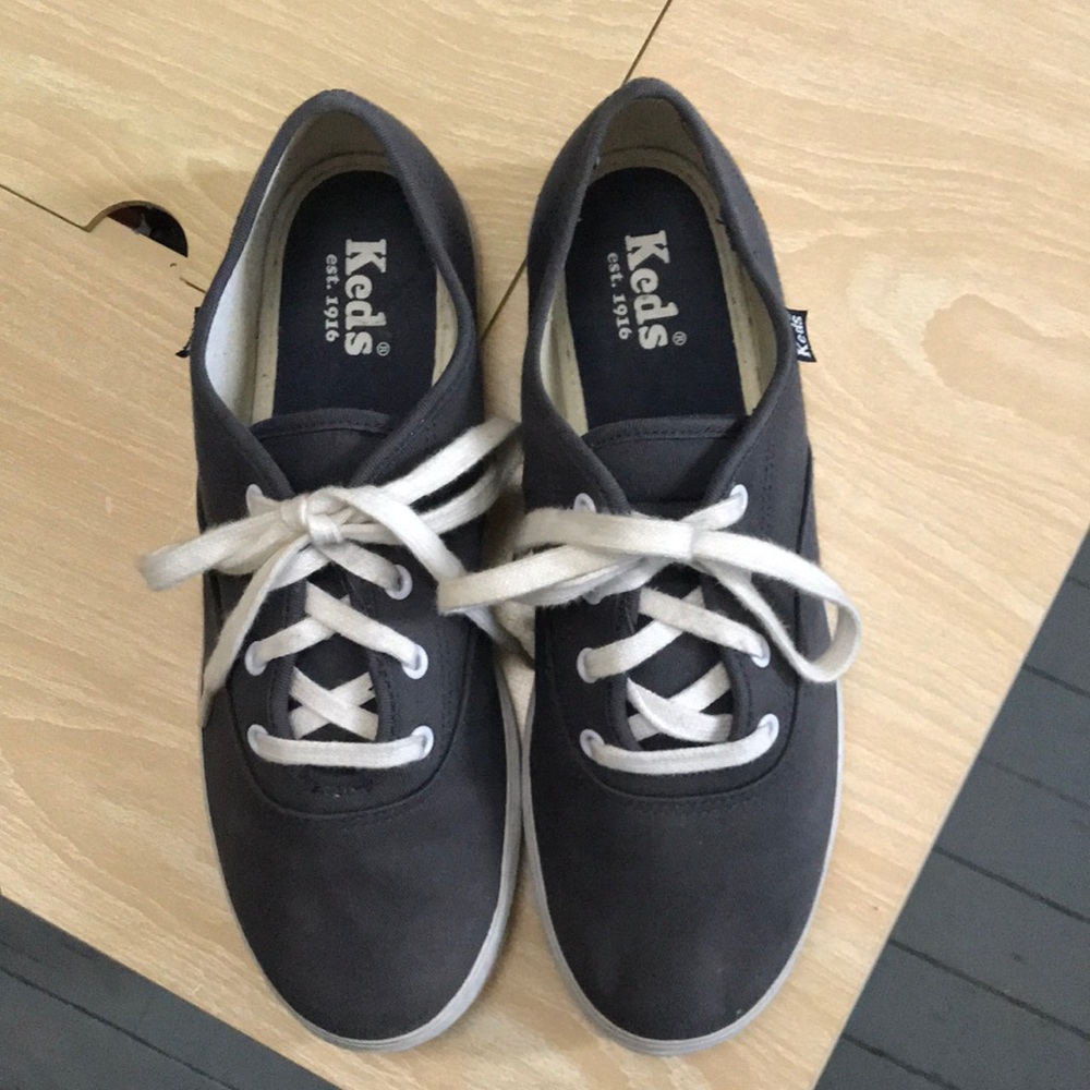 Shoes - Picture 2 of 5